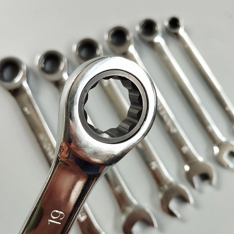 tại sao dùng bảng tra size cờ lê